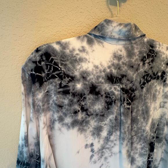 Soft Surroundings | Size L Long Sleeve Button Up Tie Dye Shirt Oyster Buttons - Picture 9 of 10